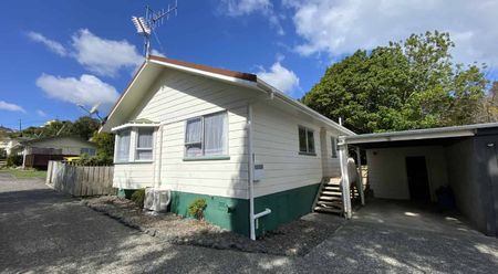 Cozy Cottage in Onerahi - Photo 5