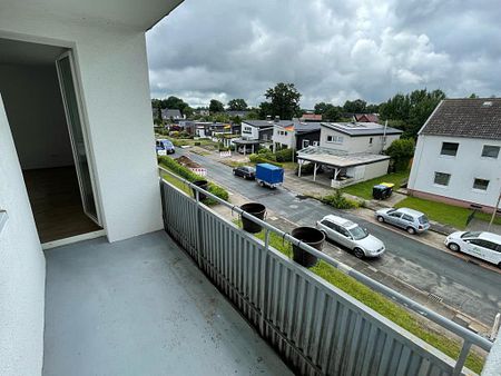 Renovierte 3-Zimmer-Wohnung in Rotenburg mit Balkon, Wannenbad und Laminatböden - Photo 4