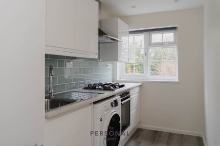 Delaporte Close, Epsom - Photo 2