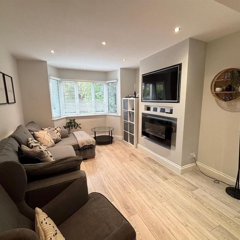 4 bedroom semi-detached house to rent - Photo 1