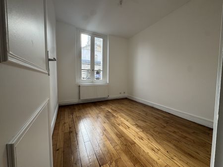 Location Appartement 4 pièces 63m² PARIS 15ème - Photo 5