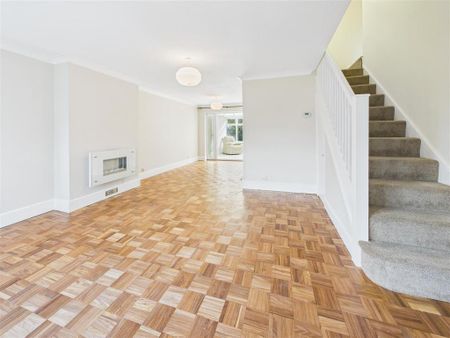 4 bedroom semi-detached house to rent - Photo 5