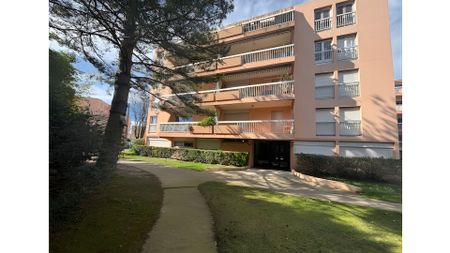 NIMES - AGREABLE STUDIO MEUBLE DE 14M2 - Photo 5