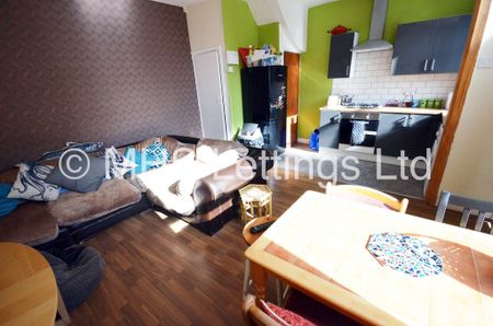 3 Bedroom End Terraced House for rent in Royal Park View - Photo 3
