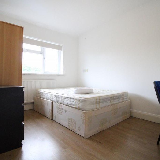 4 bedroom semi-detached house to rent - Photo 1