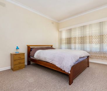 1950's Mid Century Brick Home - Photo 2