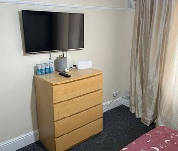 Room in a Shared Flat, Linden Avenue, NW10 - Photo 1
