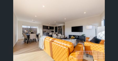 Elegant New Co-Living Home – Last Room Available! - Photo 3