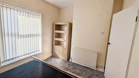 2 bedroom house to rent Garden Street, Goldthorpe, Rotherham, South Yorkshire, S63 - Photo 2