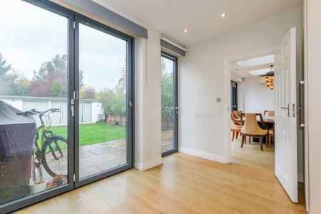 5 bedroom semi-detached house to rent - Photo 2