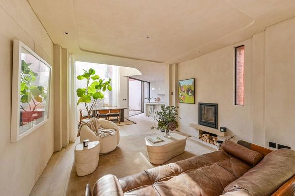 4 bedroom detached house to rent - Photo 1