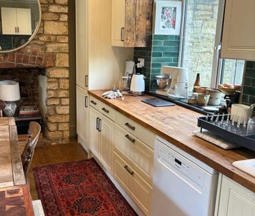 Semi-detached, three bed cottage, with large garden and ample of of... - Photo 2