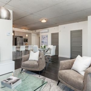 Superbe condo 5-1/2 (3 chambre / salle de bain + salle d'eau) à louer dans Laval - Photo 2