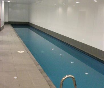 Bright apartment with wrap around balcony - Photo 1