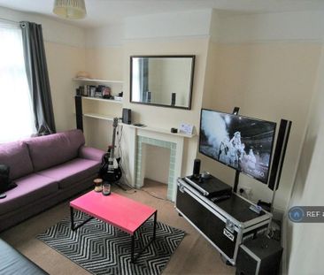 4 bedroom semi-detached house to rent - Photo 1