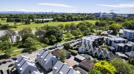 Townhouse next to Hagley Park - Photo 3