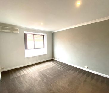 Three bedroom Townhouse - Photo 2