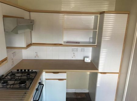 2 bedroom end of terrace house to rent - Photo 5