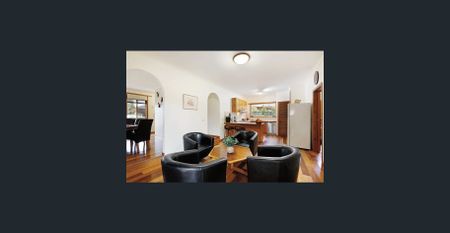 SPACIOUS FOUR BEDROOM HOME WITH LARGE BACKYARD IN ALFREDTON - Photo 4