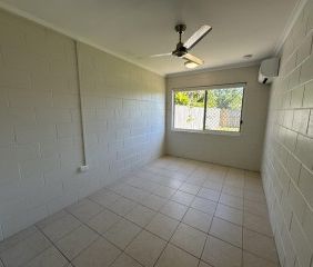 Modern 2-Bedroom Unit with Private Yard - Photo 4