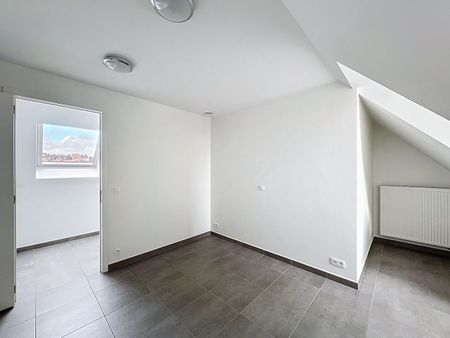 Recent duplexappartement, gelegen aan het Maes en Boereboomplein te Heist. - Photo 4