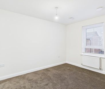 New Orchard Avenue, Winnycroft, Gloucester - Photo 5