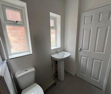2 bedroom end of terrace house to rent - Photo 1