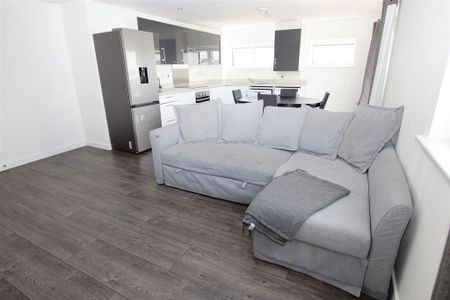 1 bedroom penthouse to rent - Photo 3