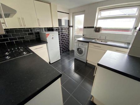 3 bedroom end of terrace house to rent - Photo 3