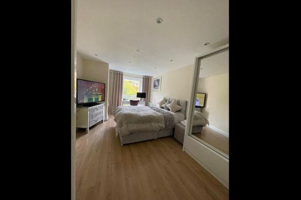 Studio Flat, London, CR0 - Photo 1