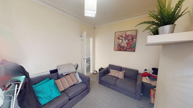 6 bedroom terraced house to rent - Photo 1