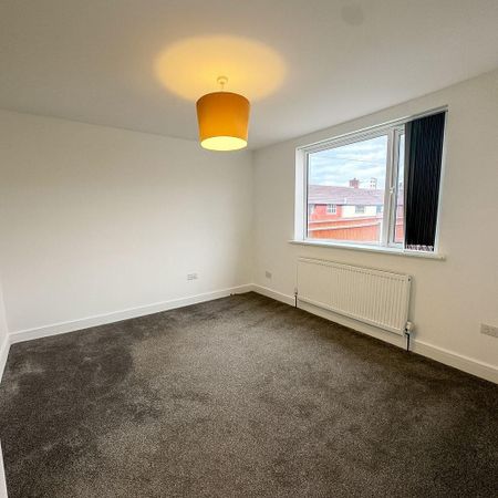 4 bedroom semi-detached house to rent - Photo 2