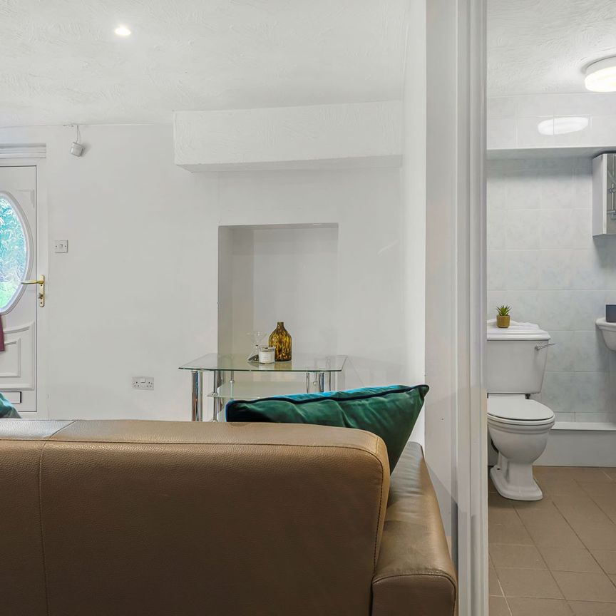 11 SPRING ROAD Leeds - LS6 1AD - Photo 1