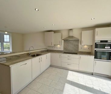 4 bedroom detached house to rent - Photo 3