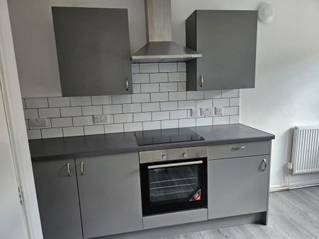 3 bedroom detached house to rent - Photo 3