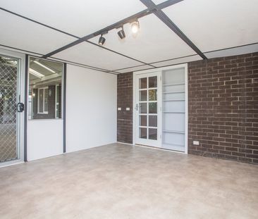 Charming 3-Bedroom Home in the Heart of Beckenham ! - Photo 4