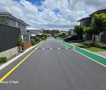 ULTRA MODERN LUXURY 3 BEDROOM TOWNHOUSE with DUCTED AIR-CON - Photo 3