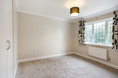 4 bedroom detached house to rent - Photo 2