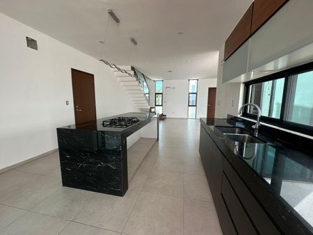 Hermosa casa nueva de 2 recámaras, en colonia privilegiada, a 3 calles de periférico. - Photo 3