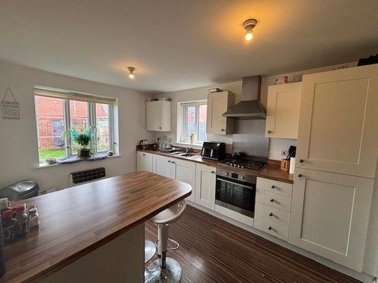 1 bedroom in a house share to rent - Photo 1