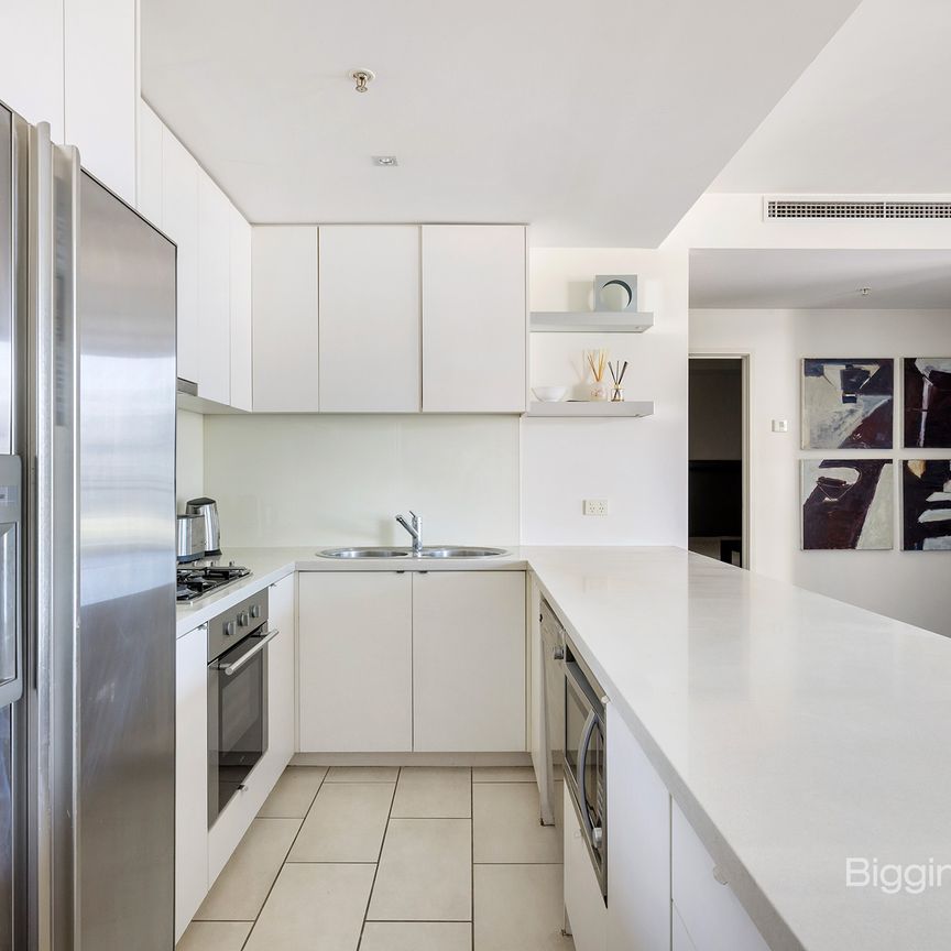 FULLY FURNISHED APARTMENT WITH RIVER VIEWS! - Photo 1