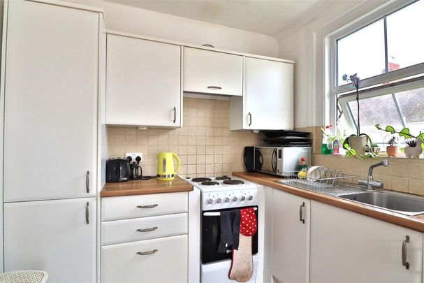 1 bedroom in a house share to rent - Photo 1