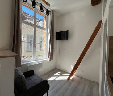 Studio de 13,98 m² MEUBLES A DISPOSITION, rue des 2 épées – Nouveau... - Photo 2