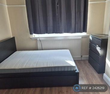 1 bedroom in a flat share to rent - Photo 4