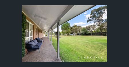 SPACIOUS FAMILY HOME WITH ROOM TO GROW! - Photo 2