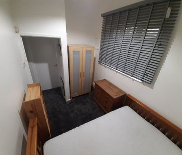 1 Bed Flat, North Hill Road, LS6 - Photo 3