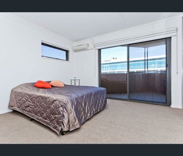 Large 3 bed apartment! - Photo 4