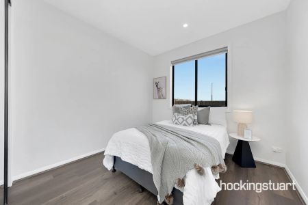 As New Beautiful Family Home! - Photo 4