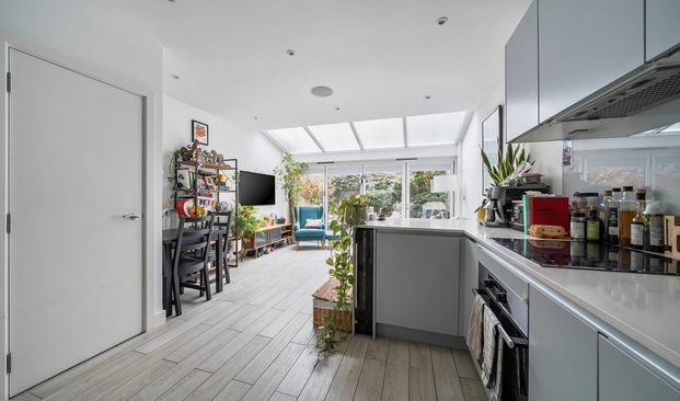 2 Bedroom House to Rent in Aberdour Street, London, SE1 - Photo 1