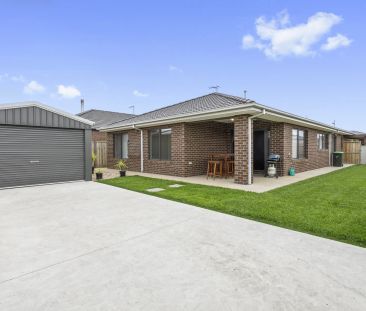 Spacious Family Home with Modern Comforts, Corner Block, and Easy F... - Photo 6